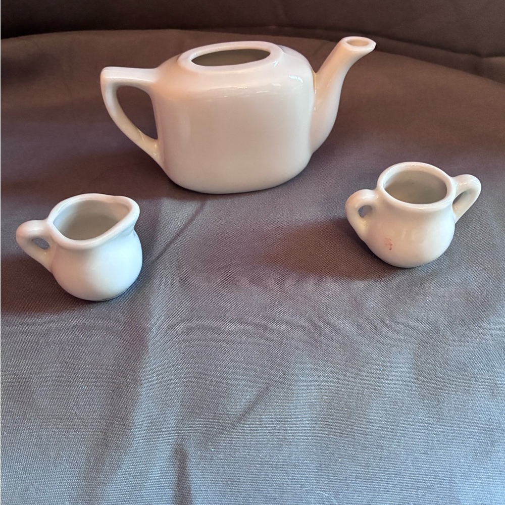 Vintage Mini Toy Tea Set - Blond Girl with Butterfly, 9 Piece Set - Picture 4 of 13